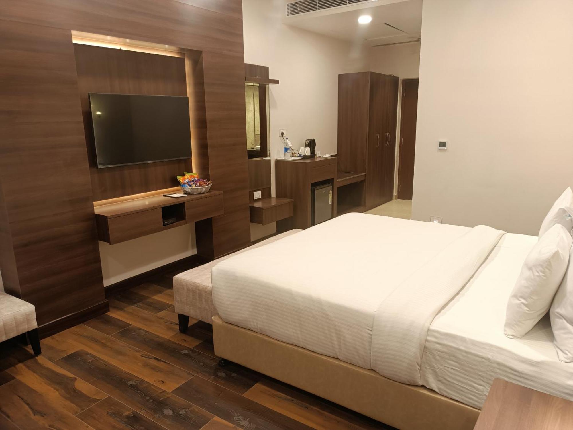 M B Greens Clarks Inn Moradabad Esterno foto