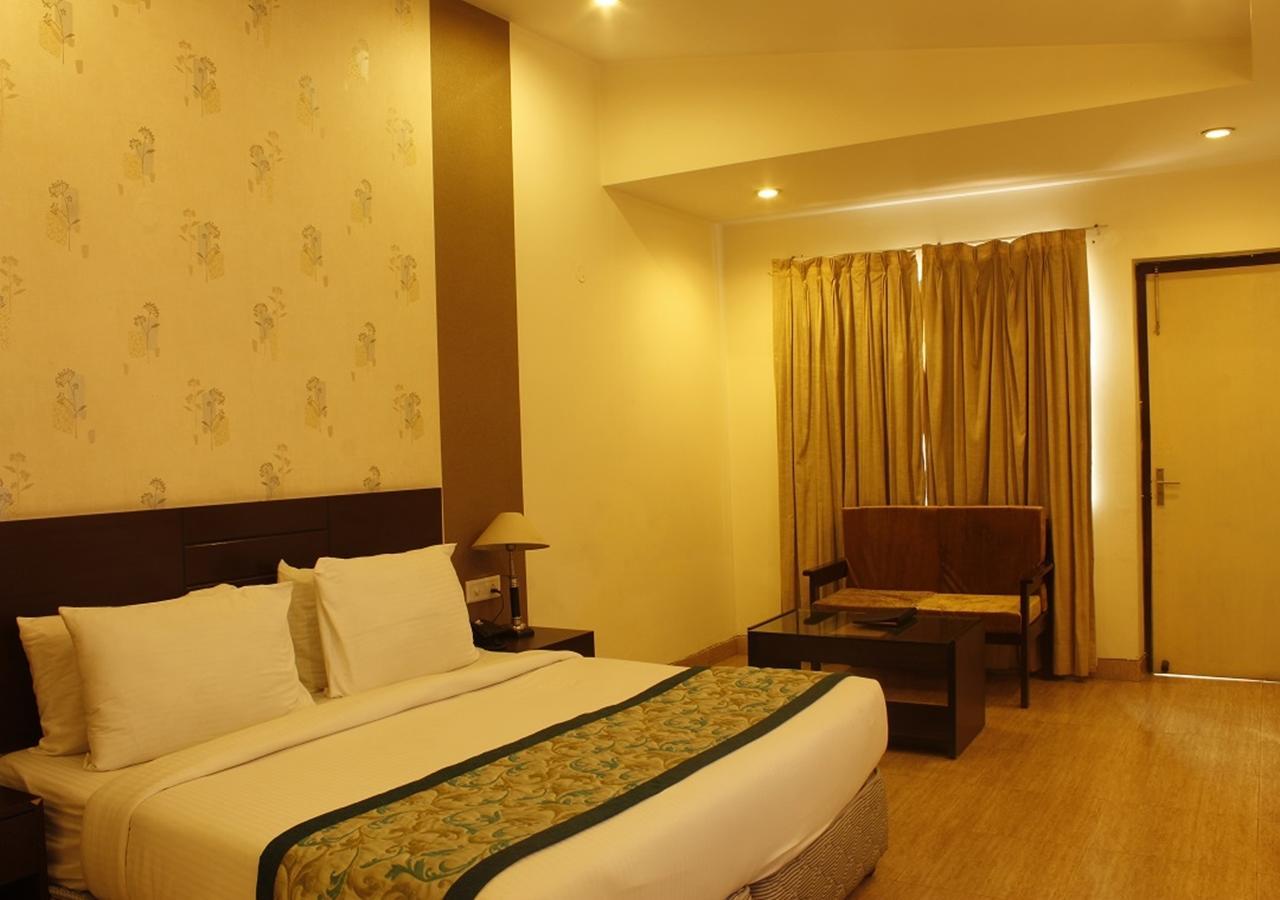 M B Greens Clarks Inn Moradabad Esterno foto